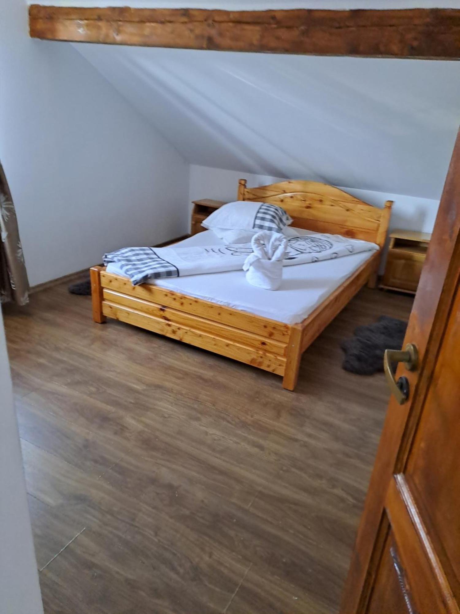 Hotel Casa Cristalul Muntilor à Poiana Mărului Extérieur photo