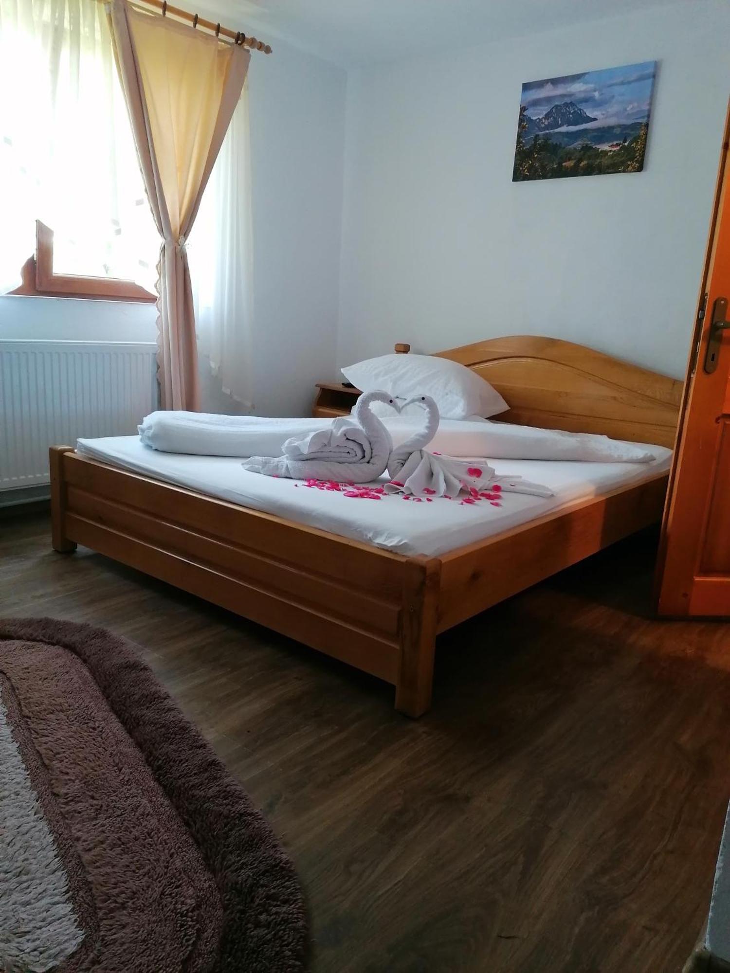 Hotel Casa Cristalul Muntilor à Poiana Mărului Chambre photo